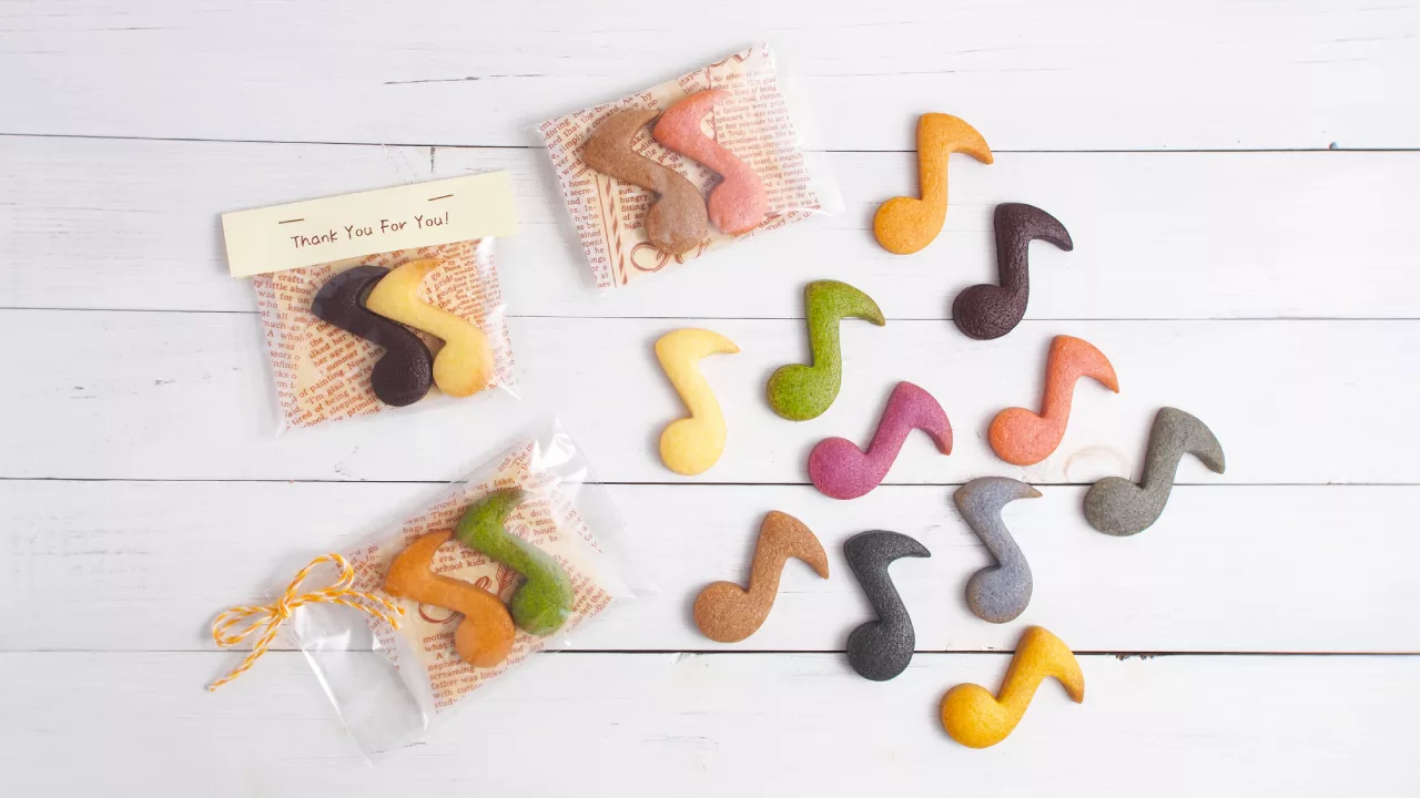 カラフルな音符のクッキー お好きな色の組み合わせで2枚1セットになります